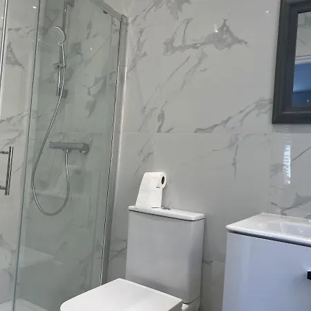 Mj Serviced Apartment Up To 6 Guest - Luxurious Living In West London Next To Tube Station & Central London Hanwell Экстерьер фото