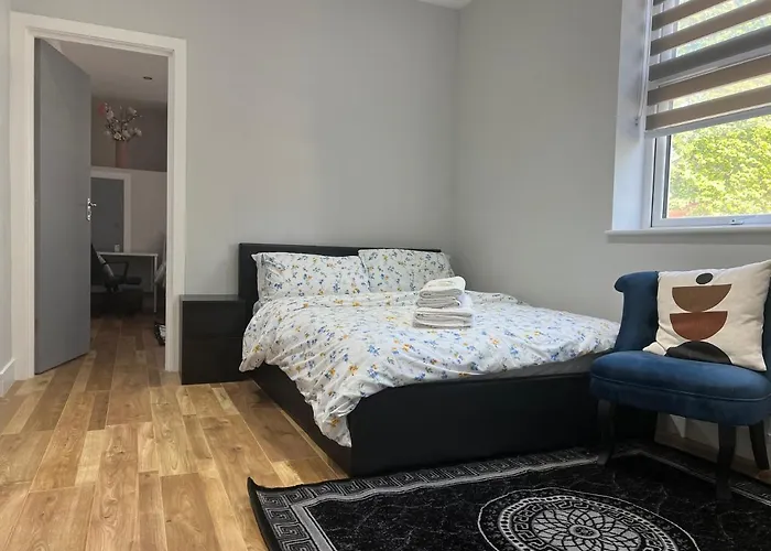 Mj Serviced Apartment Up To 6 Guest - Luxurious Living In West London Next To Tube Station & Central London