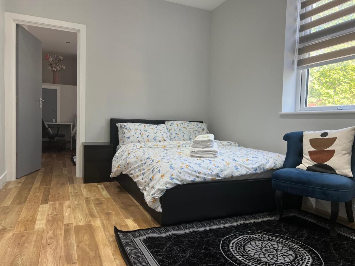 Mj Serviced Apartment: Luxurious West London Living Near Tube Apartment
