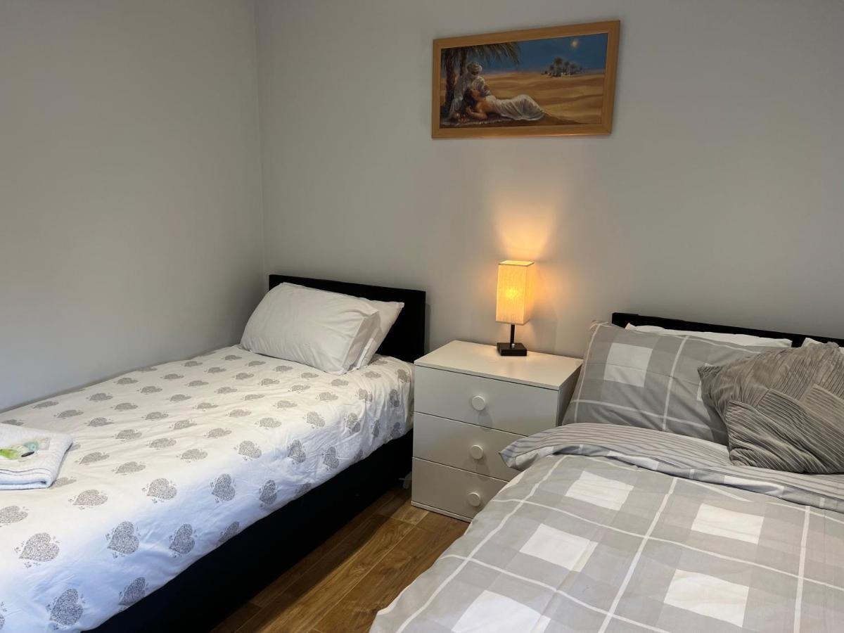 Mj Serviced Up To 6 Guest - Luxurious Living In West London Next To Tube Station & London *